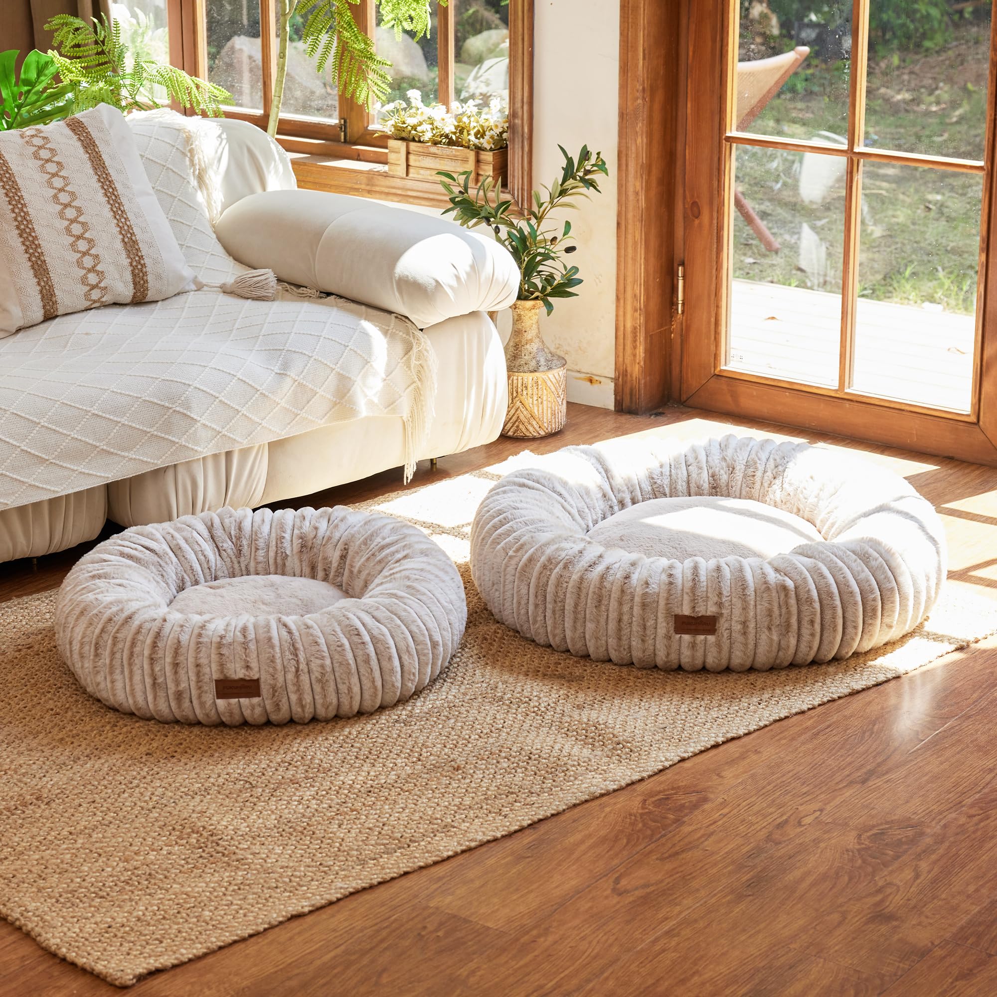 Estilo moderno FUKUMARU cama dona gradiente caramelo, se integra en la decoración del hogar.