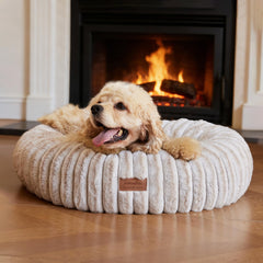 Cama para perros FUKUMARU dona gradiente caramelo, descanso cómodo y envolvente.