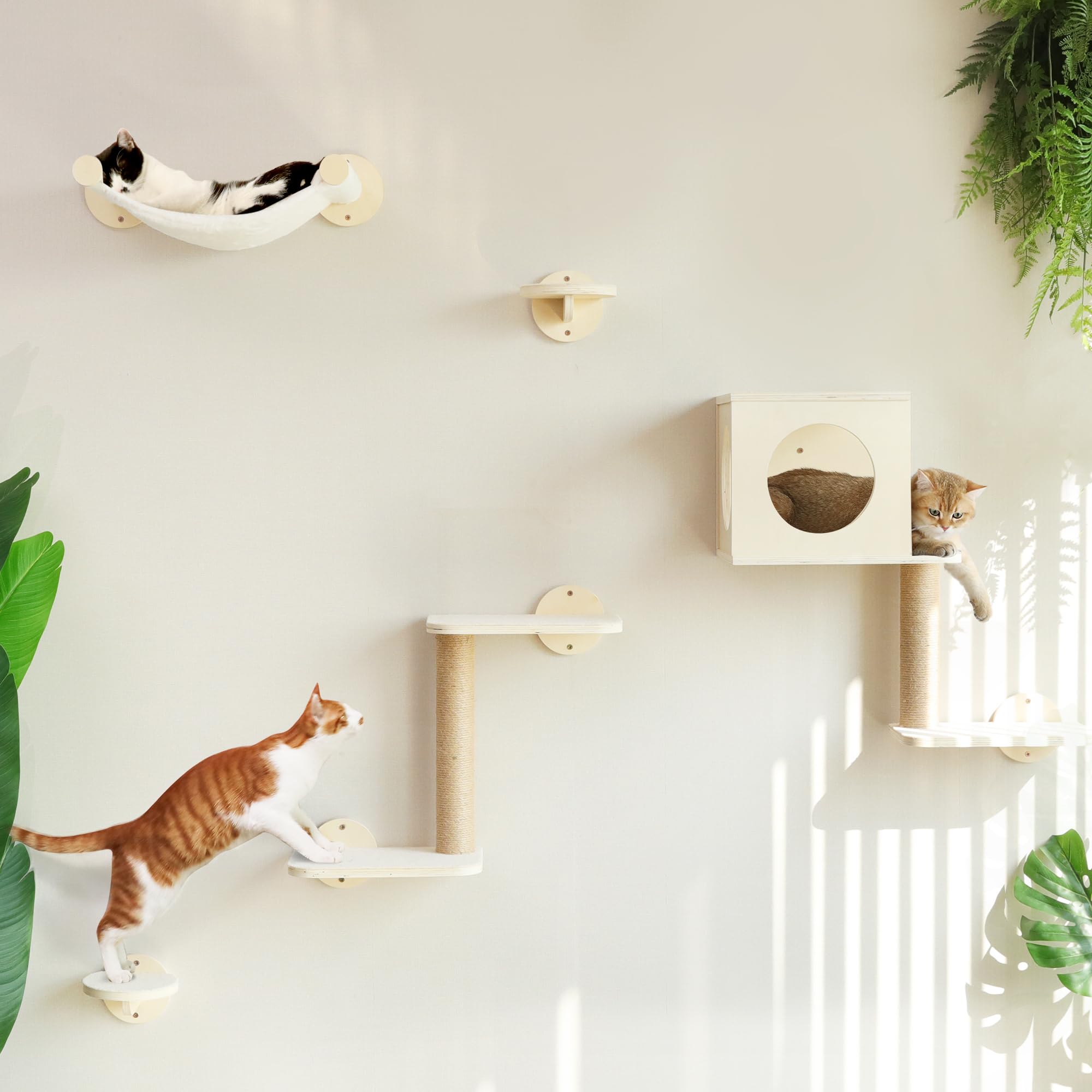 FUKUMARU estantes de pared para gato; cinco piezas en beige para trepar y descansar.