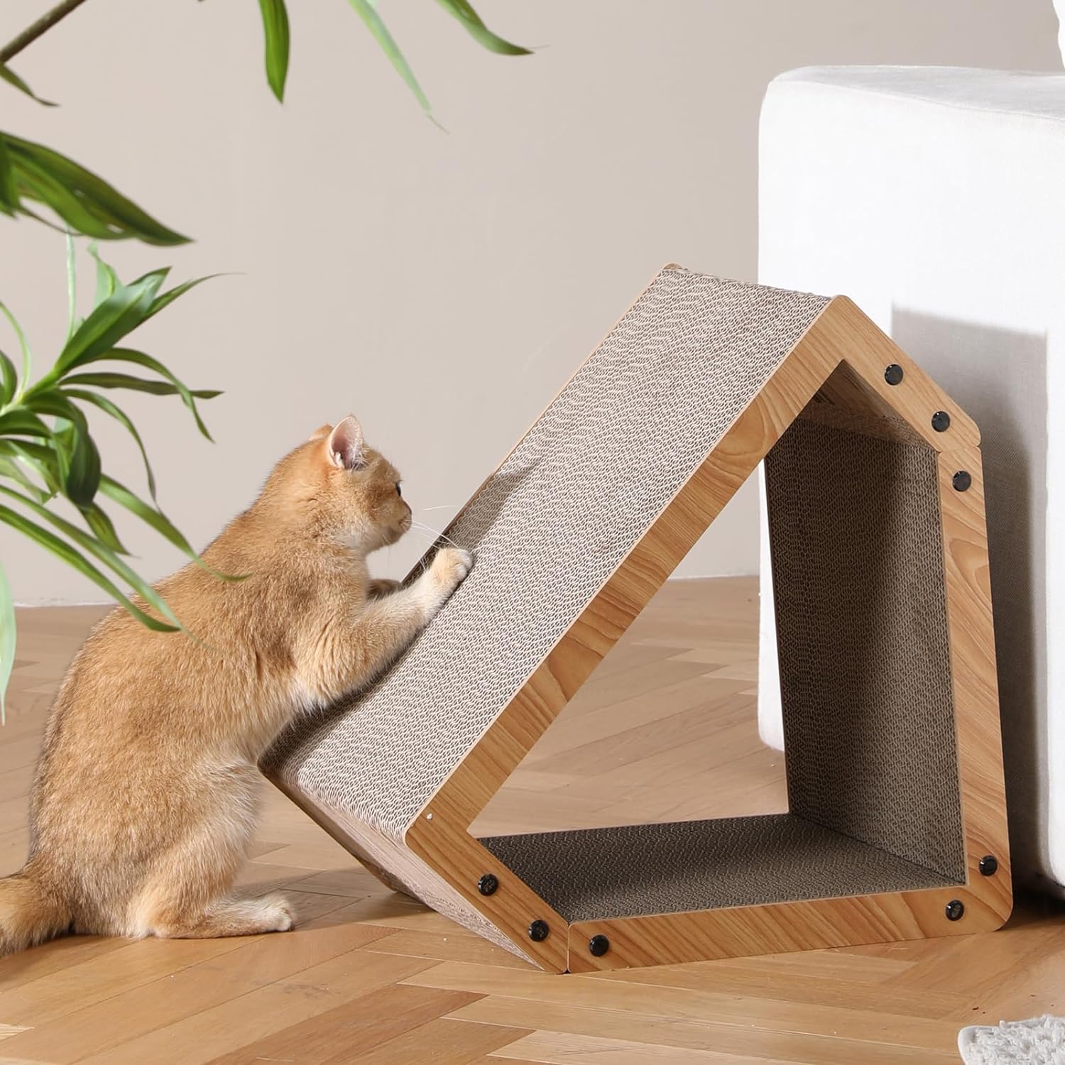 Casa rasca para gatos grandes, FUKUMARU, con techo para trepar.