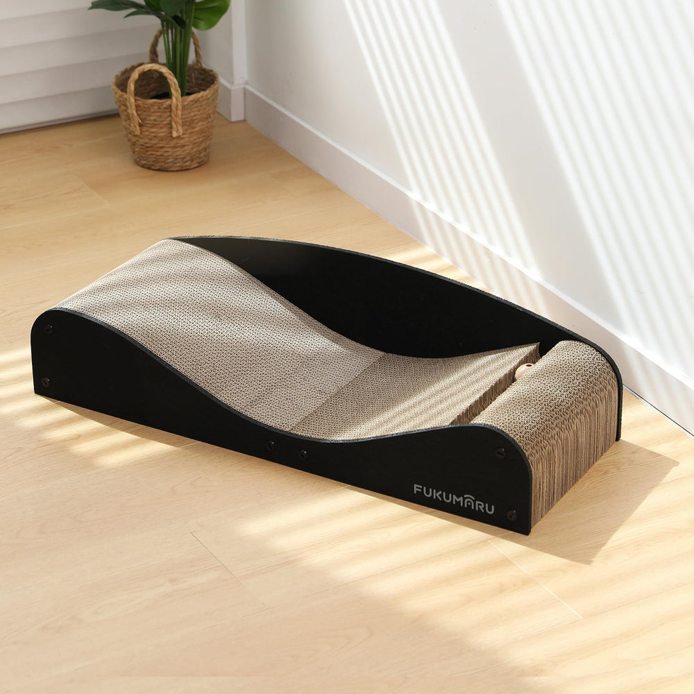 Superficie estable FUKUMARU, ideal para colocar junto a sofá o cama.