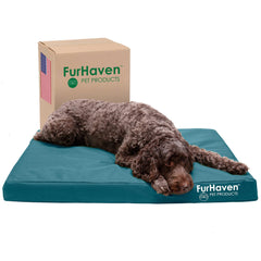 Cama Furhaven para perros con uso interior/exterior y tela Oxford resistente al desgaste.