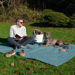 Cobertor multiusos Furhaven para exterior y picnic en Azul Nilo.