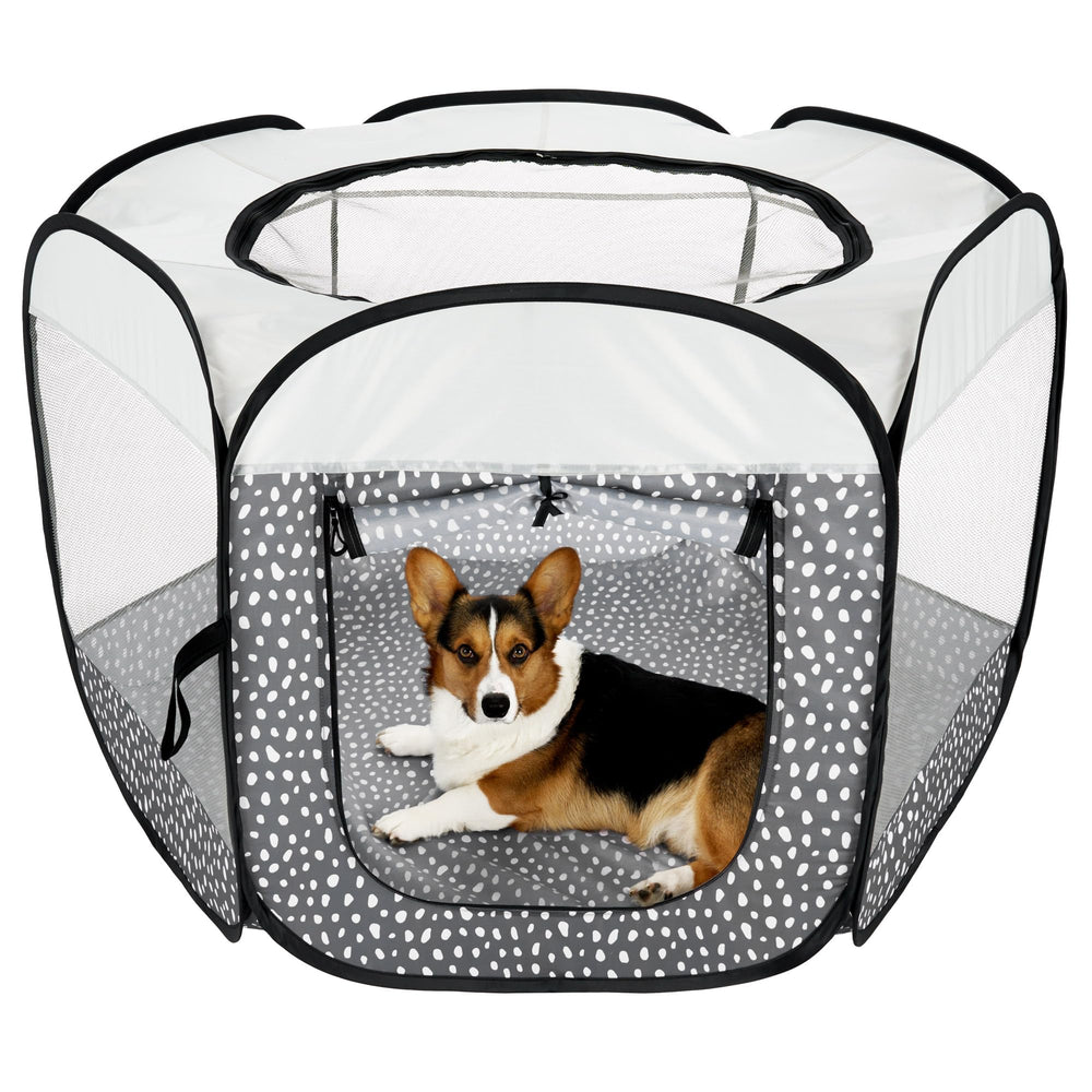 Furhaven PlayPen vista 360 con malla para ventilación y visibilidad.