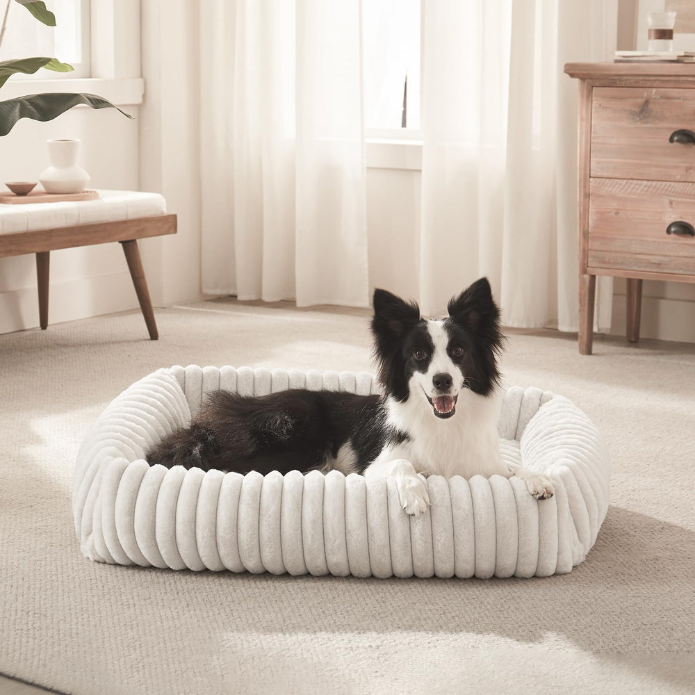 Cama Furtime para perro pequeño con base antideslizante para estabilidad.