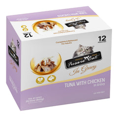 Fussie Cat Premium Atún con Pollo en Salsa en bolsa, listo para servir.
