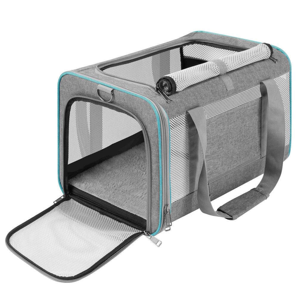 Compartimento para juguetes en GAPZER carrier para viajes largos.