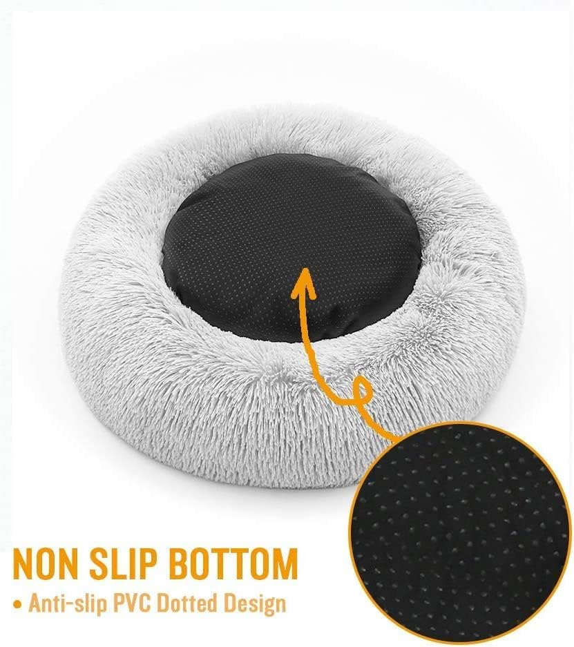 Borde de peluche de la cama genérica abraza al animal para soporte.