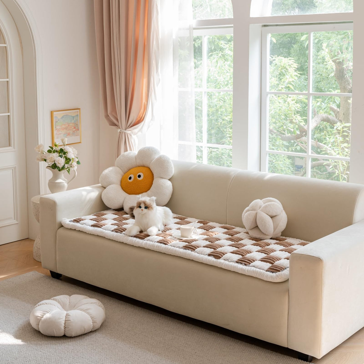 Cama de mascota lavable Generic sobre sofá, comodidad duradera para perros grandes.