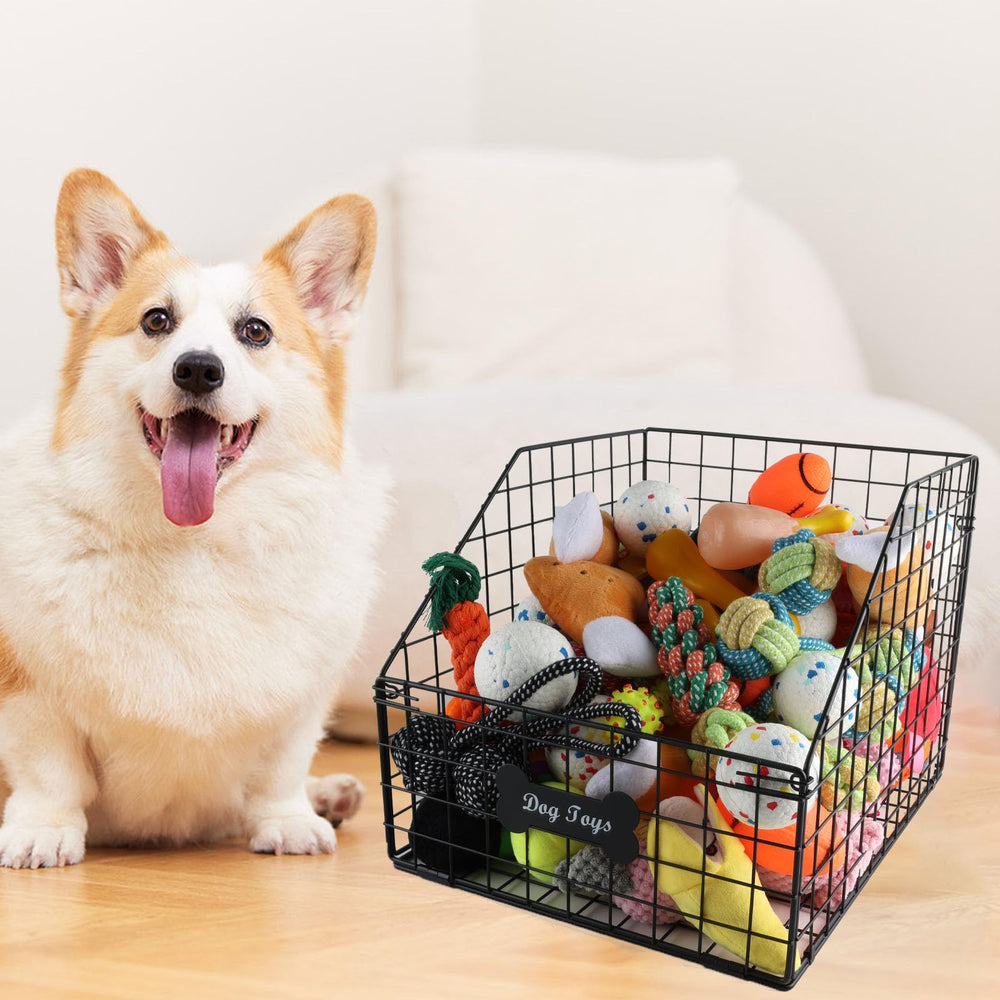 Uso versátil en distintas habitaciones con la cesta para juguetes de perros.
