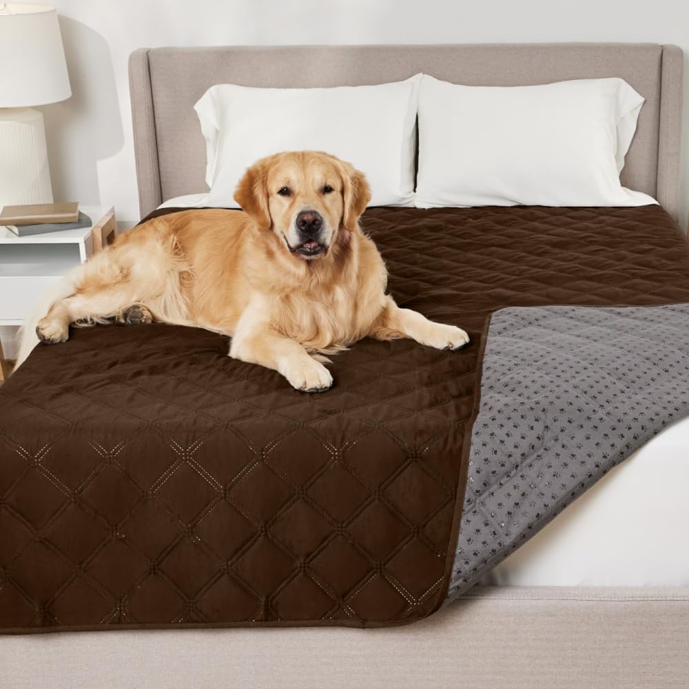 Cubre cama impermeable Gorilla Grip protege el sofá contra derrames.