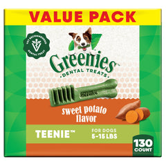 Greenies bocaditos dentales Teenie batata, empaque visible para perro pequeño.