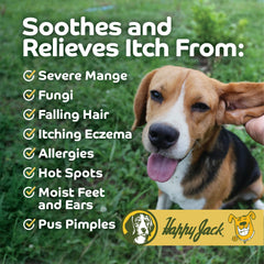 Aplicación tópica en la piel de un perro con Happy Jack para irritación.