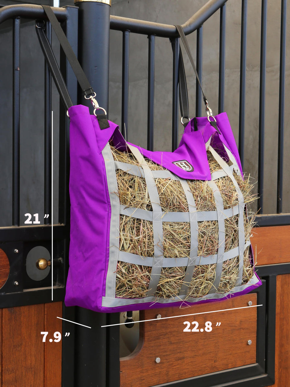 Bolsa para caballo Harrison Howard facilita la limpieza al evitar el suelo mojado.