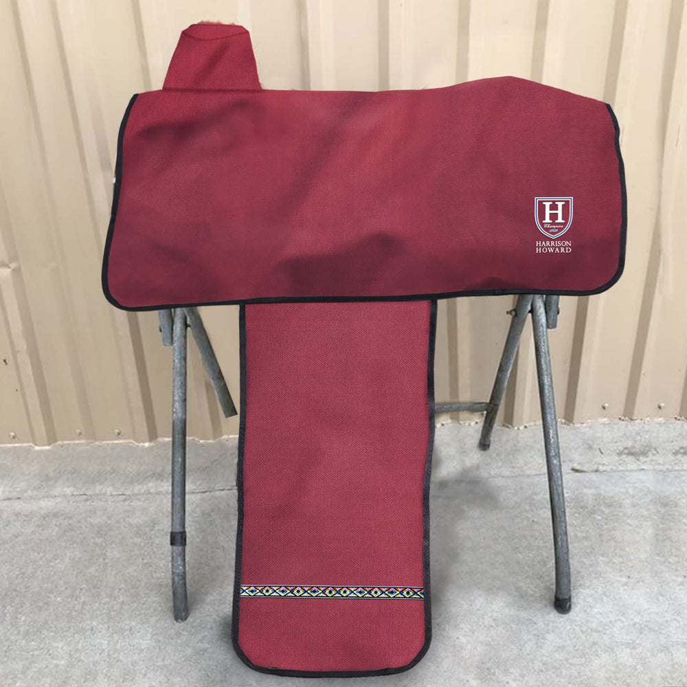 Color granate Harrison Howard añade personalidad a la cobertura de silla western.