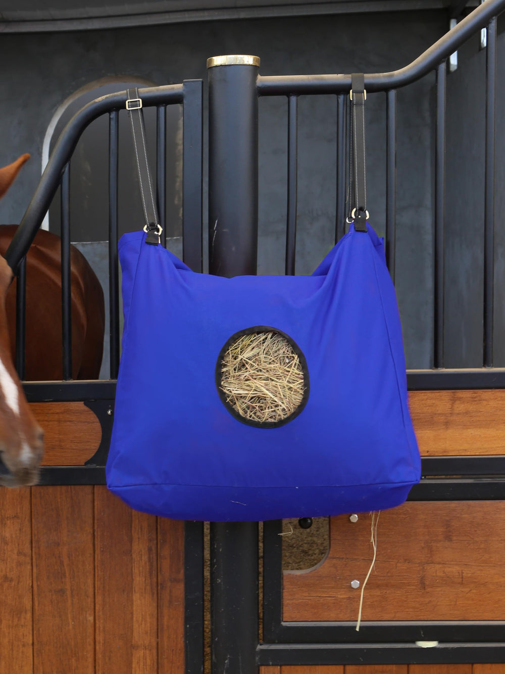 Bolsa Harrison Howard con tirantes ajustables para colgar de forma segura.