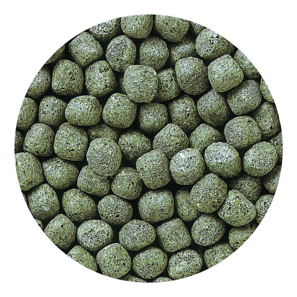 Vitamina C estabilizada en Hikari Cichlid Staple para aporte nutricional estable.