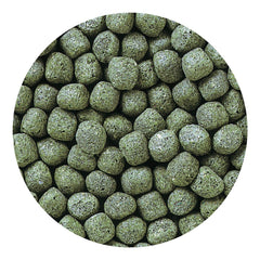 Vitamina C estabilizada en Hikari Cichlid Staple para aporte nutricional estable.