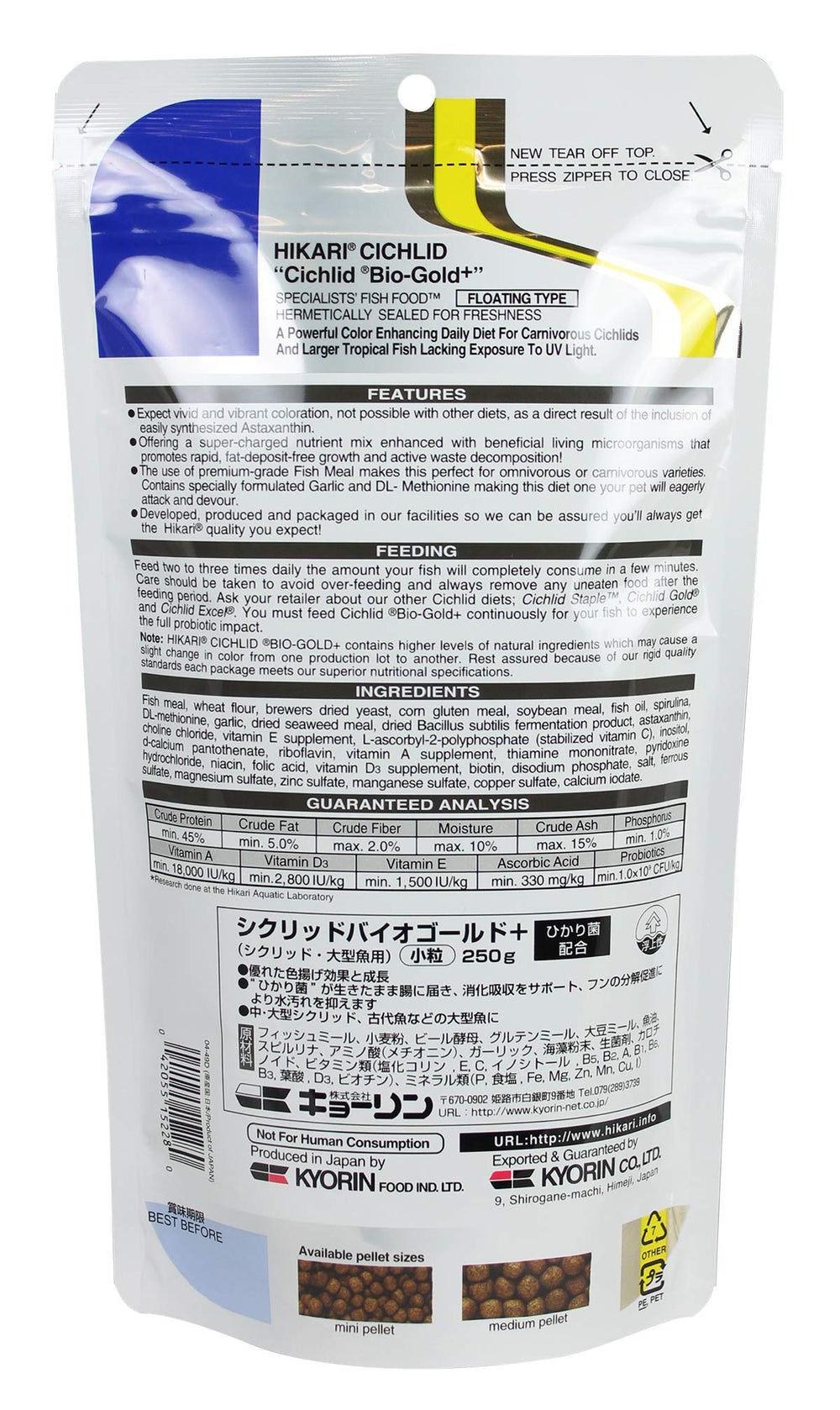 Pellets flotantes de Hikari en acuario mini para monitorear consumo.