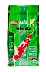 Hikari Staple Koi Food Mini Pellet, visual diario, alimento equilibrado para koi sanos.