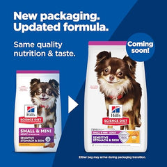 Kibble close-up con pollo muestra textura y calidad de ingredientes naturales