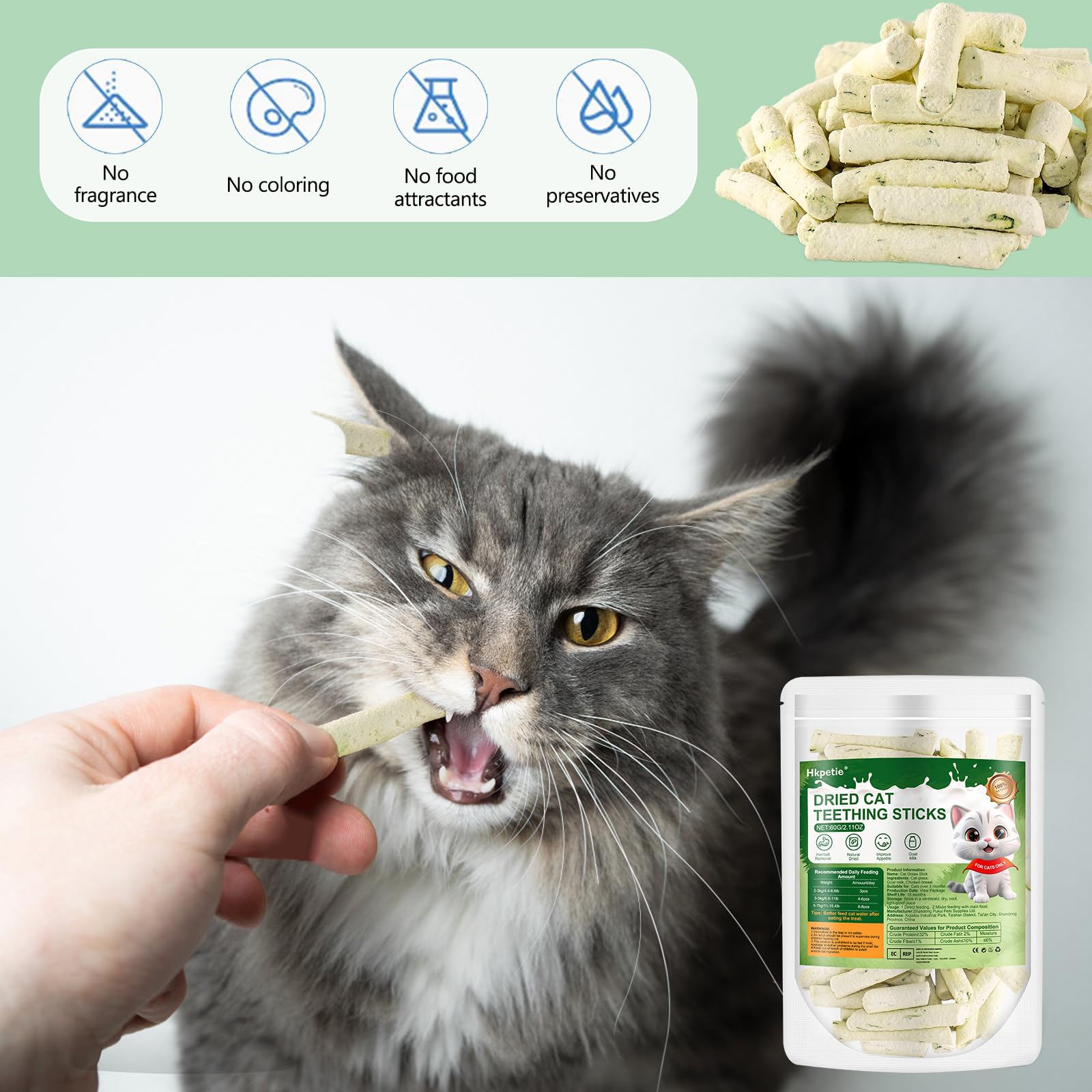 Gato disfrutando del snack dental de Hkpetie.