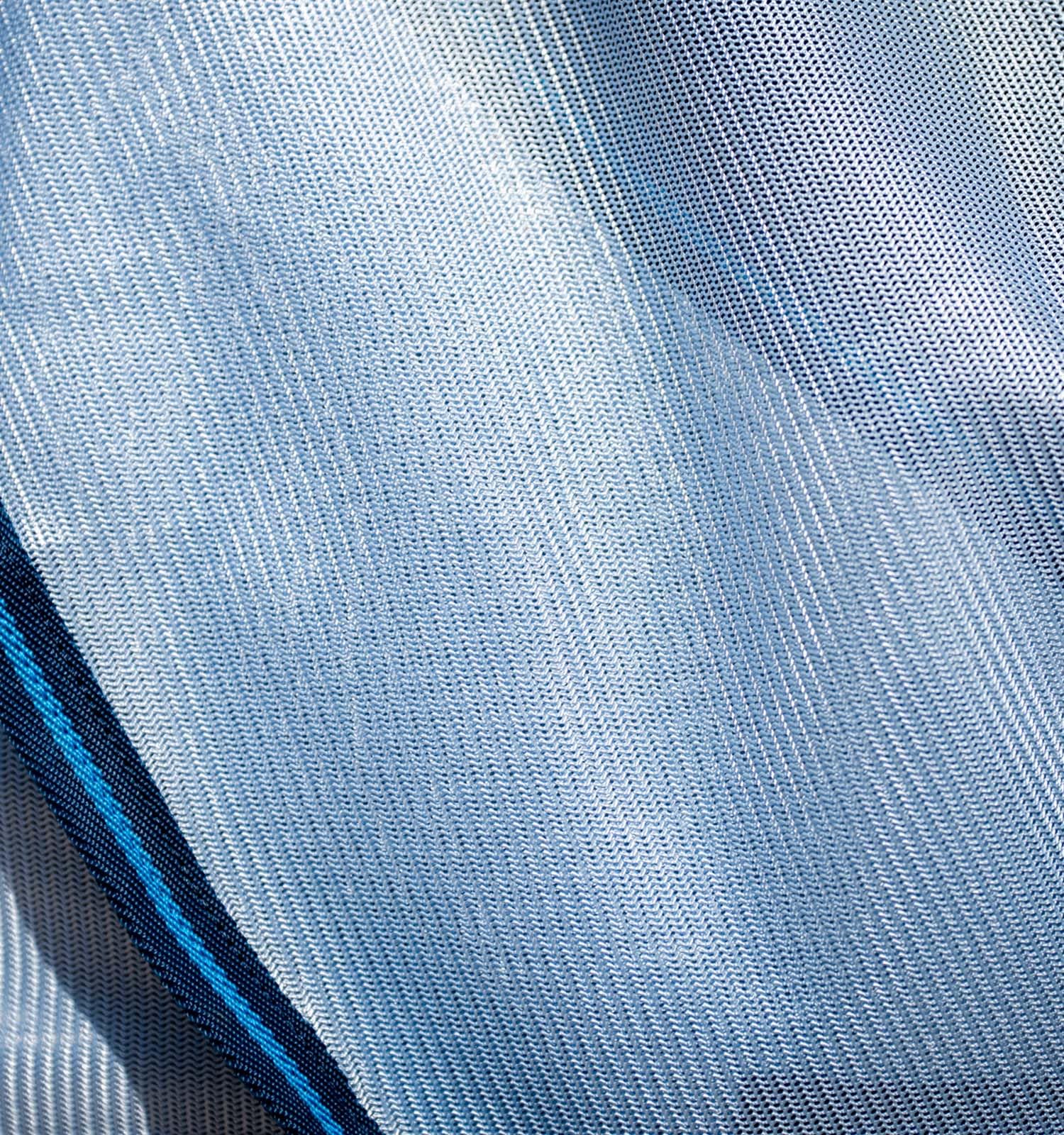 Horseware Amigo Bug Rug arcos delanteros para mayor libertad de movimiento.