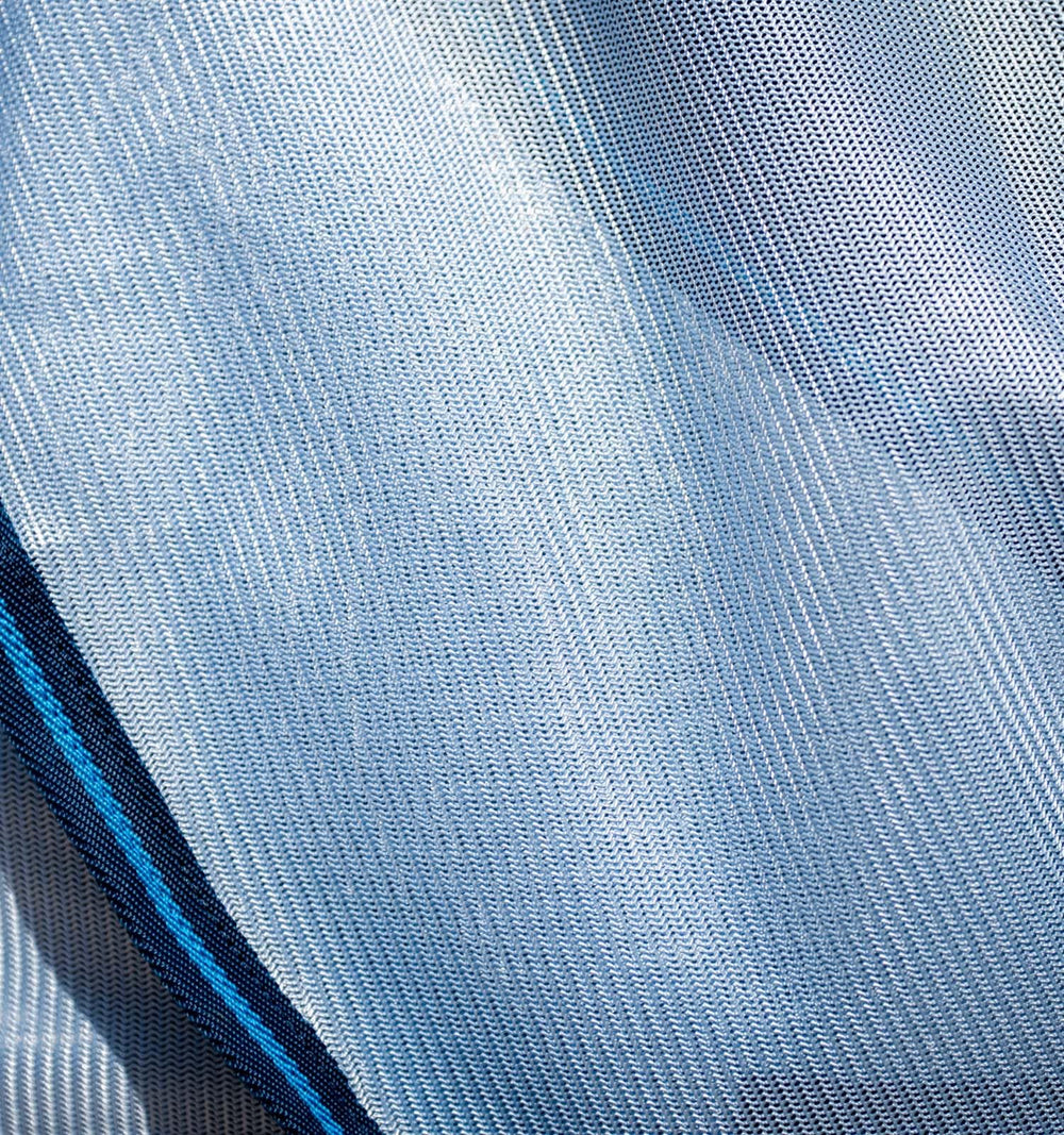 Horseware Amigo Bug Rug arcos delanteros para mayor libertad de movimiento.