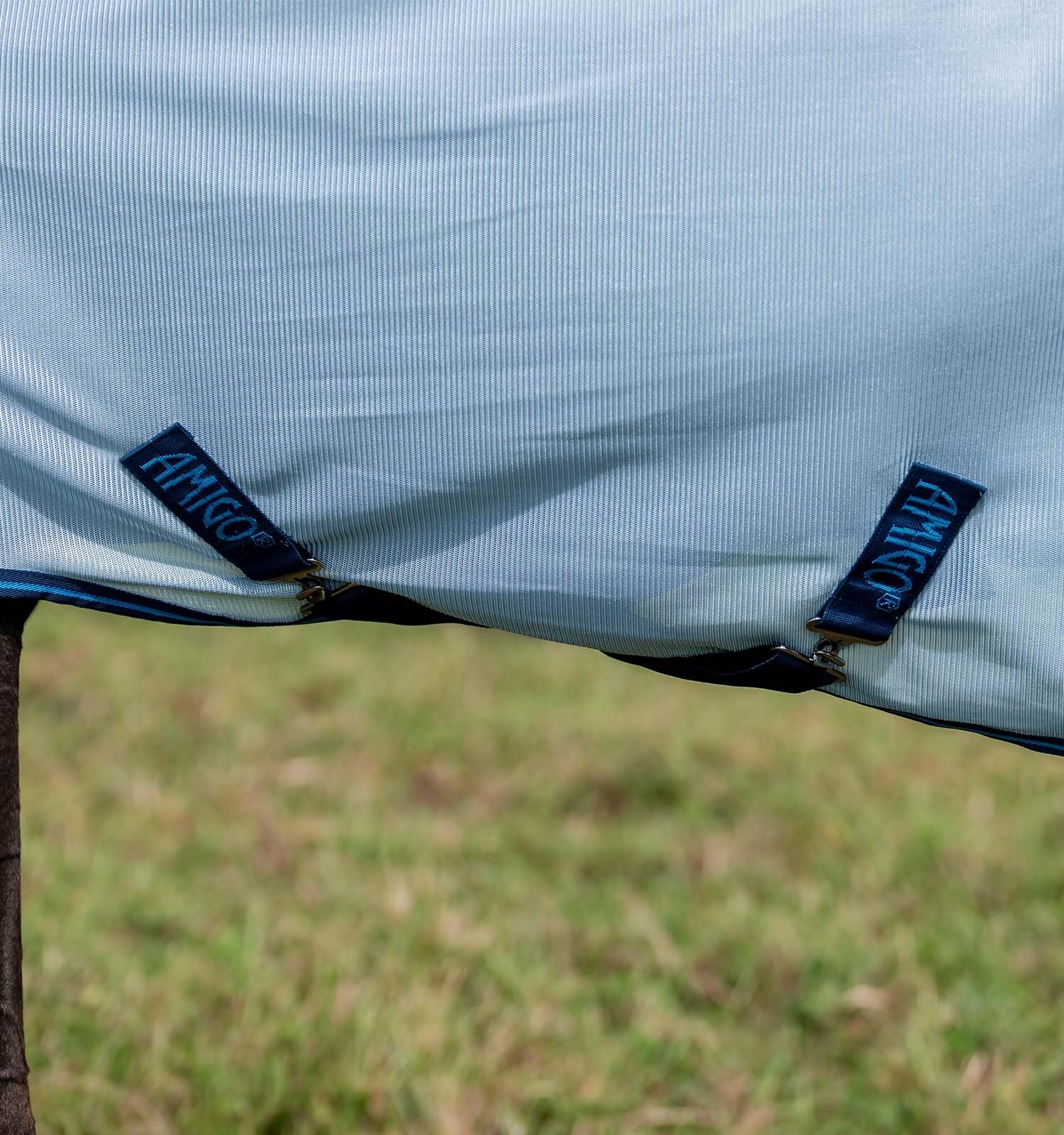 Horseware Amigo Bug Rug, cierre frontal doble para ajuste seguro.