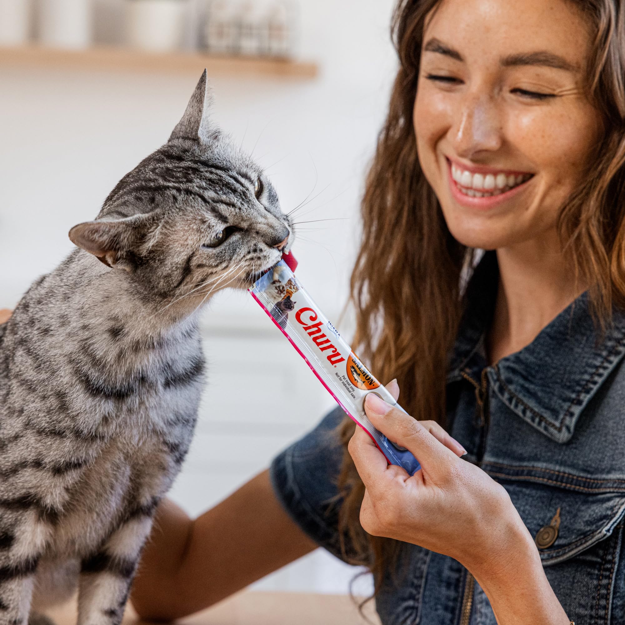 INABA Churu salmón, taurina para apoyar visión y digestión.