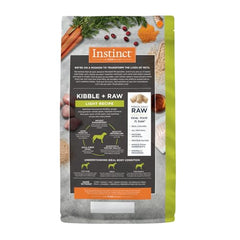 Instinct Raw Boost Light: ingredientes naturales visibles para una dieta equilibrada.