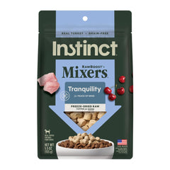 Instinct RawBoost Tranquilidad con pavo crujiente para realzar el sabor de la comida.