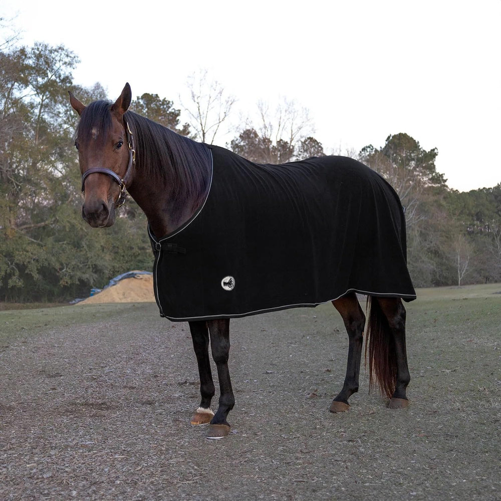 Manta Jeffers Elite disponible en tallas, ajuste versátil para caballos de diferentes tamaños.