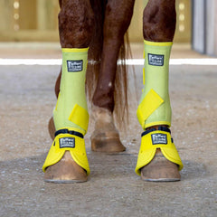 Jeffers protectores de patas amarillos para trasero, protección fiable durante la sesión.