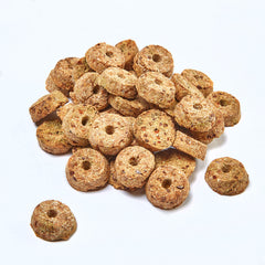 Kaytee galletas Timothy con manzana, sabor delicioso para premiar a tu mascota.