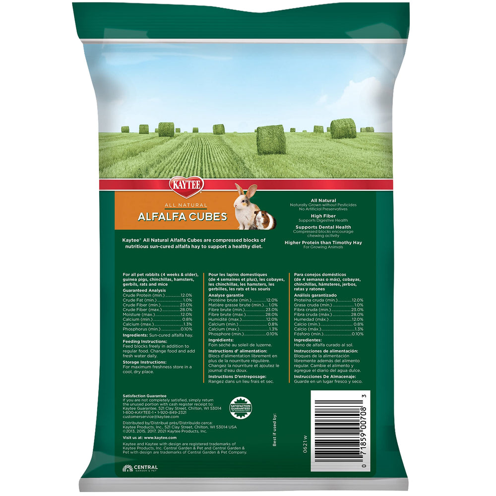 Kaytee cubos de alfalfa, textura densa, ideal como snack natural para roedores.