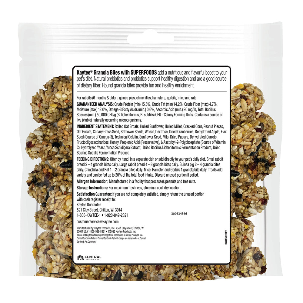 Kaytee Granola Bites envase de 4.5 onzas, snack práctico para sesiones de juego y descanso.