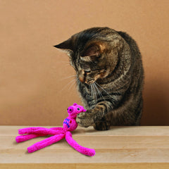 KONG Cat Wubba Mouse, colas crujientes, añade crujido que premia el contacto.