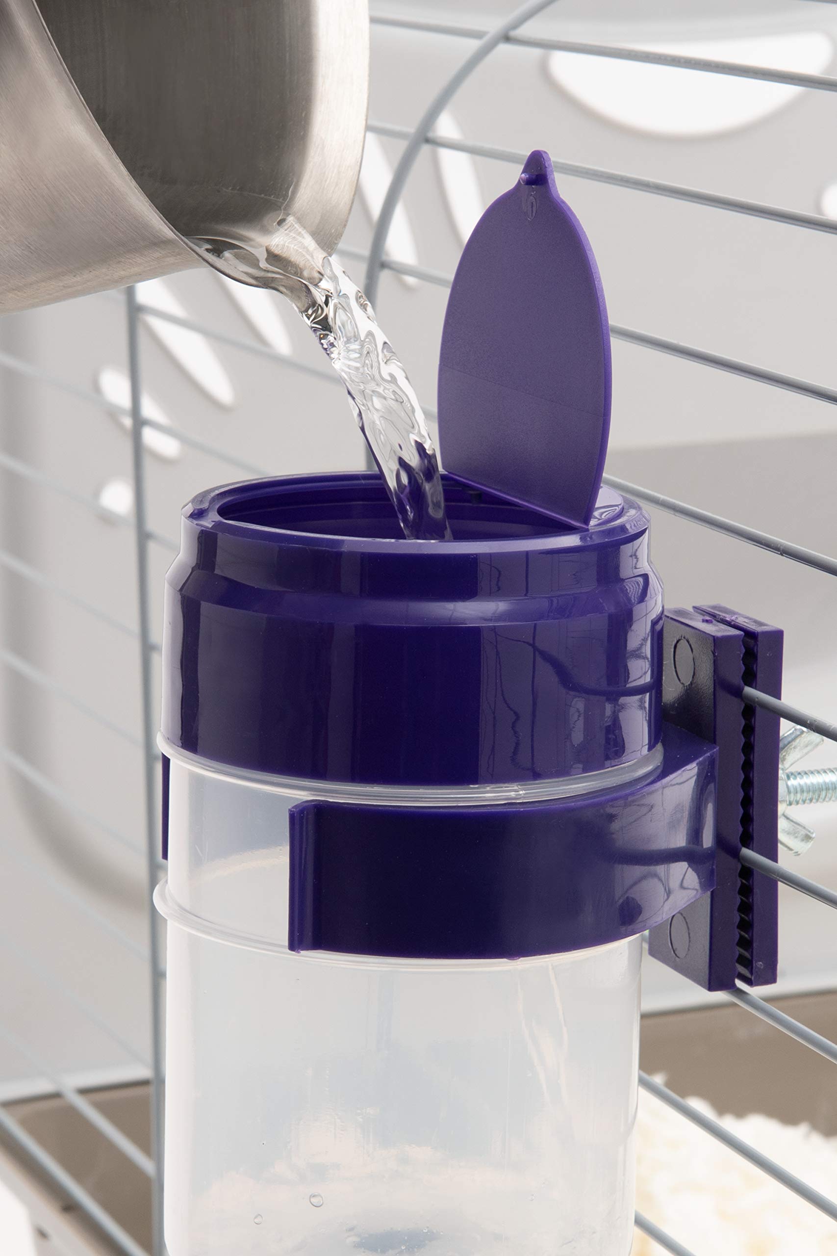 Botella Lixit resistente al exterior y libre de BPA para uso interior o exterior.