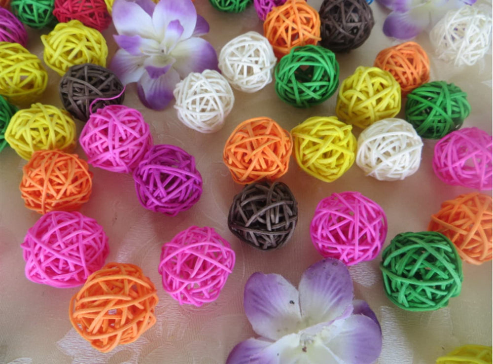 LOIUGENTE bolas rattan para aves pequeñas: colores variados para estimular el juego
