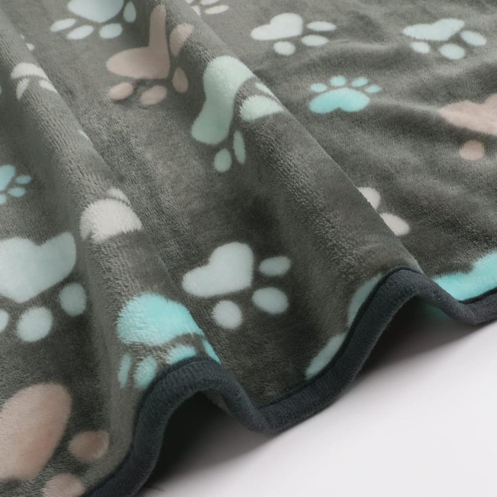Manta Luciphia con diseño de patas protege muebles de arañazos y pelo.