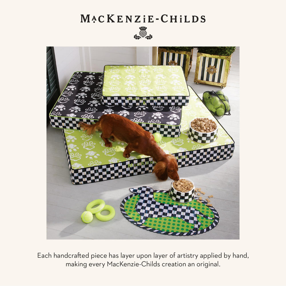 MACKENZIE-CHILDS colección hogareña Courtly Check, aporta estilo y funcionalidad.