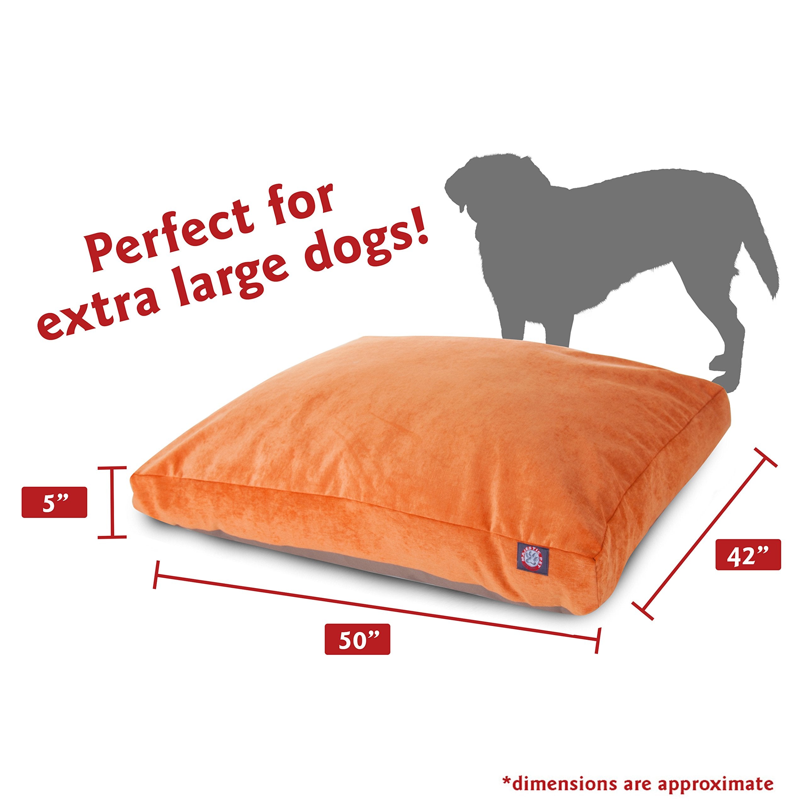Cama Majestic Pet Villa rectangular con funda removible, facilita la limpieza tras el juego.