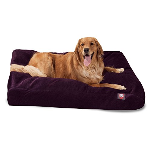 Fabricada en EE. UU. con materiales importados por Majestic Pet