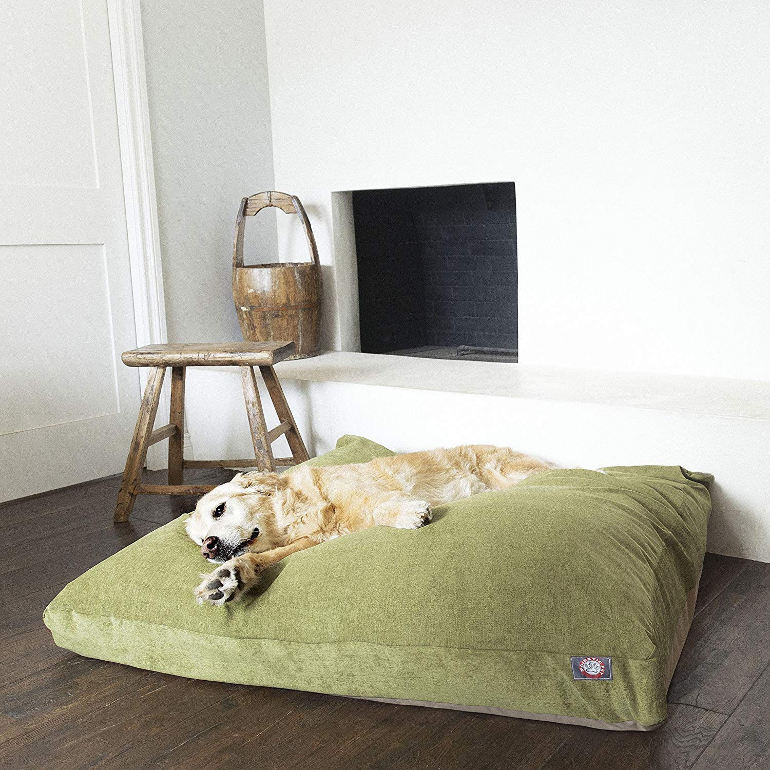 Majestic Pet Villa uso en jaula, opción versátil para dormir.