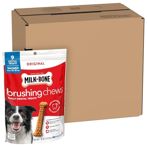 Milk-Bone Brushing Chews con protuberancias y crestas para limpieza suave.