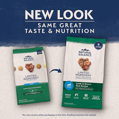 Croquetas Natural Balance de tamaño pequeño, fácil de masticar para cachorros.