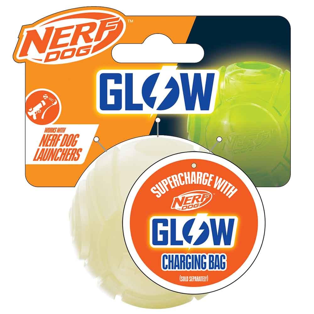 Nerf Dog bola de tenis blanca, ideal para juegos de fetch seguros.