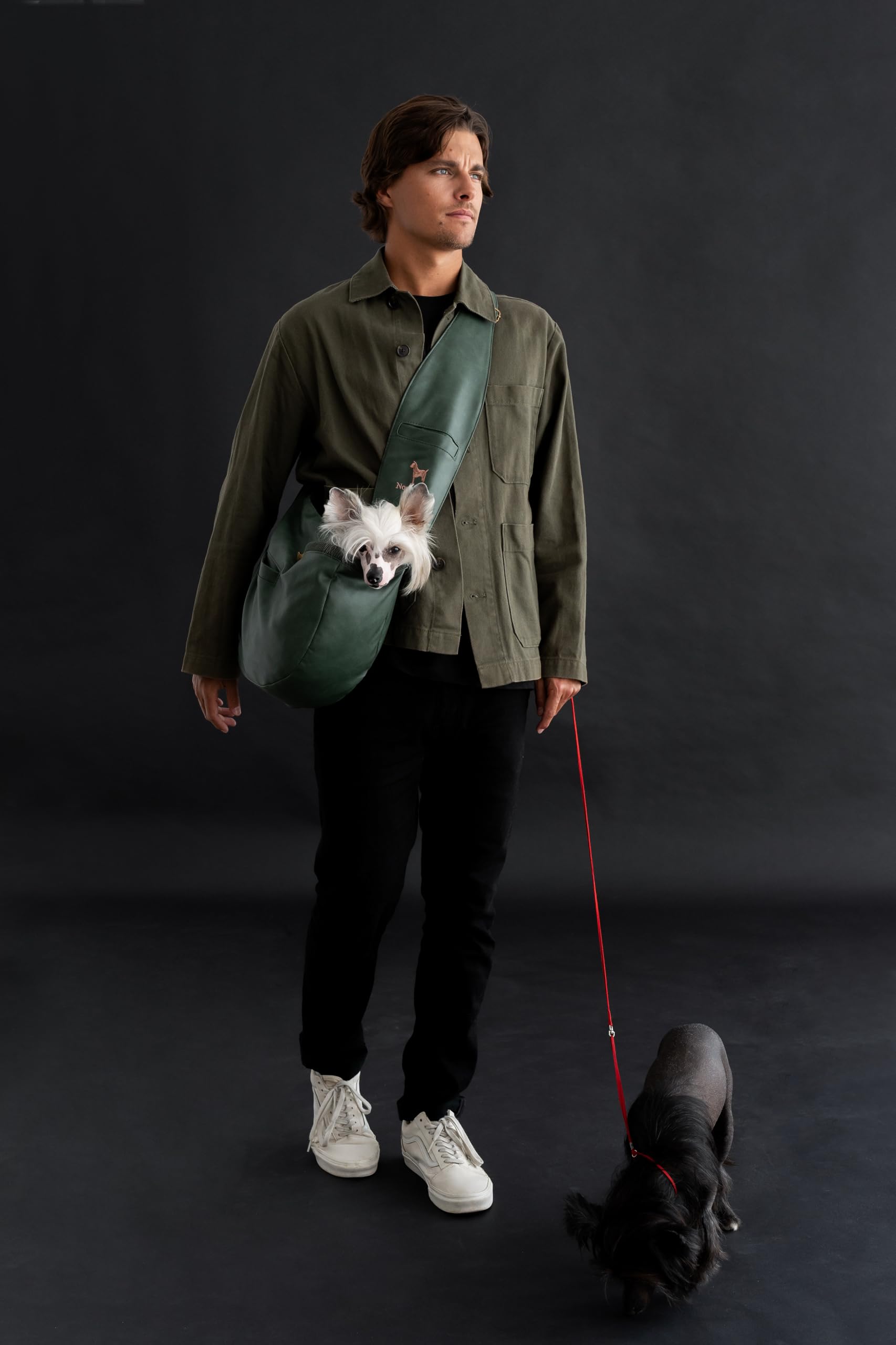 Noah y Paw bandolera con denim y pelaje suave para mayor comodidad.