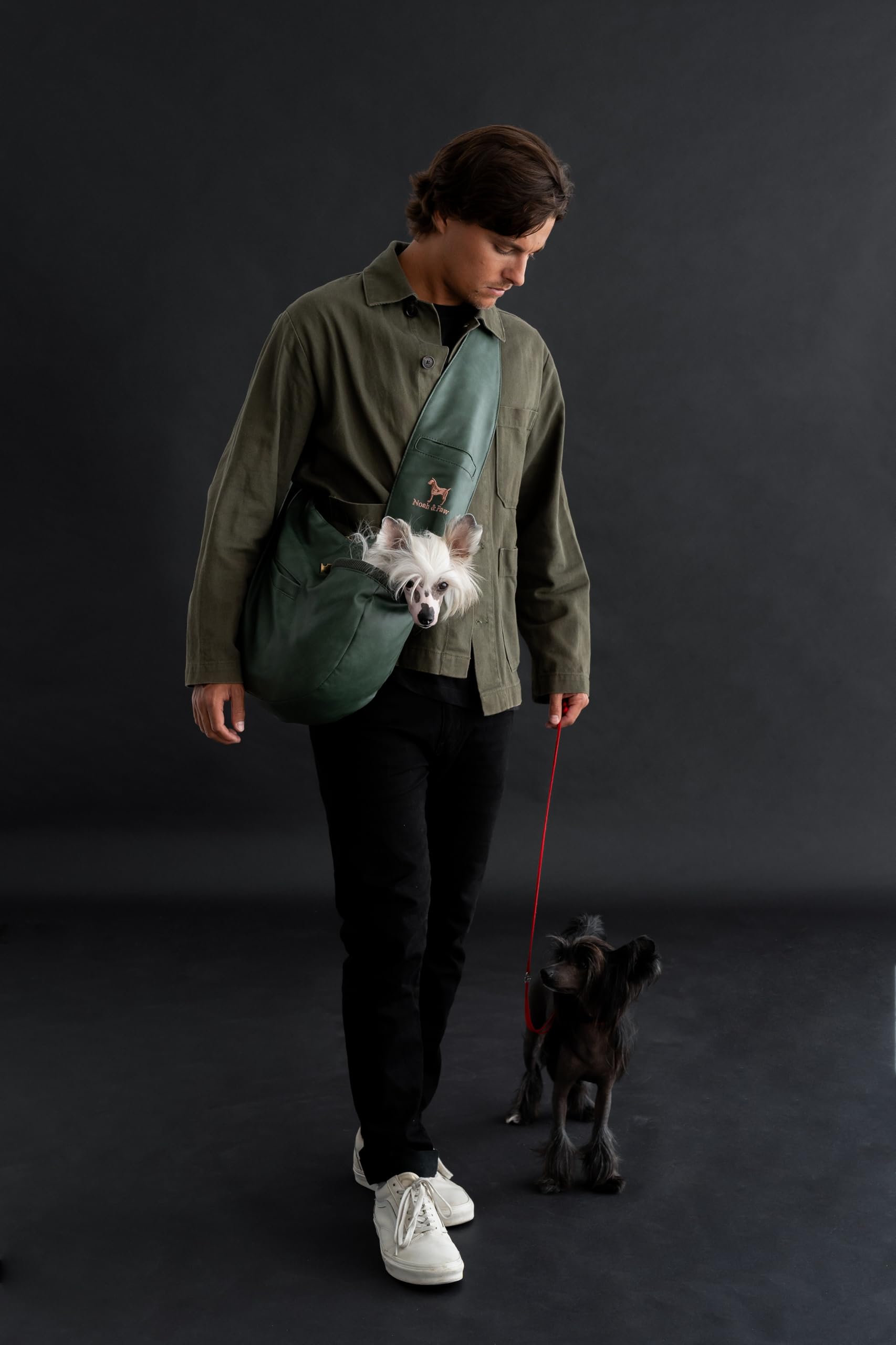 Noah & Paw detalle denim vegano, estilo moderno